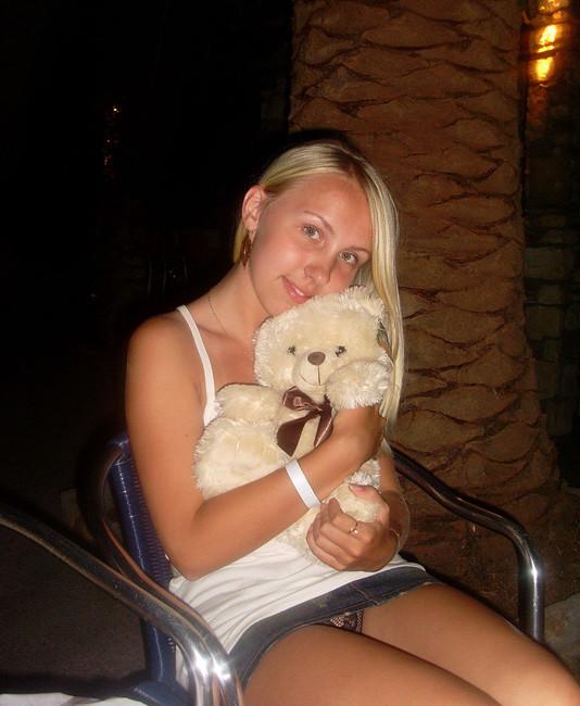 A primit sute de cereri în căsătorie după ce a postat asta. Doamnele au reacţionat vehement: "O fi vândut vreo garsonieră. E penibilă" 221767