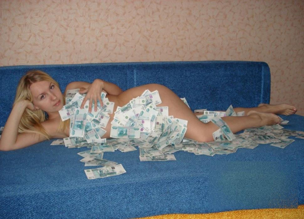 A primit sute de cereri în căsătorie după ce a postat asta. Doamnele au reacţionat vehement: "O fi vândut vreo garsonieră. E penibilă" 221774