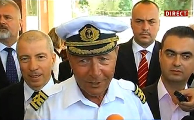 Băsescu a ieşit din examen cu zâmbetul pe buze: &quot;Armatorul este mulţumit, iar eu cu brevet&quot;