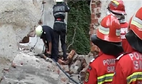 Tragedie în Maramureş. Un copil de 15 ani a sfârşit strivit de un tavan de beton