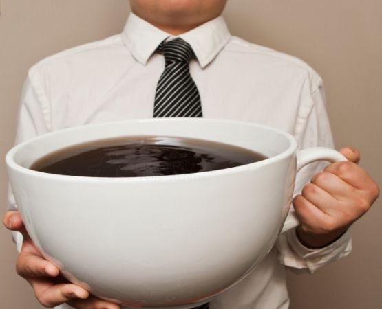Bei mai mult de patru ceşti de cafea pe zi? Iată ce trebuie să ştii pentru a-ţi salva viaţa