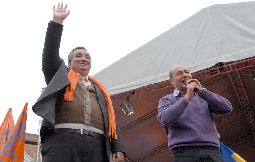 Florin Cioabă, un &quot;rege&quot; prieten cu preşedintele Băsescu şi cu trimiterea romilor la şcoală