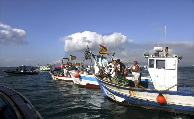 Zeci de pescari spanioli au protestat în apele din jurul Gibraltarului