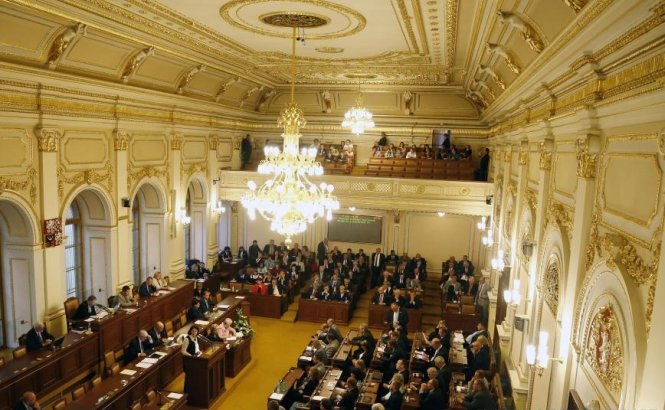 Criză politică în Cehia. Deputaţii au aprobat dizolvarea Legislativului