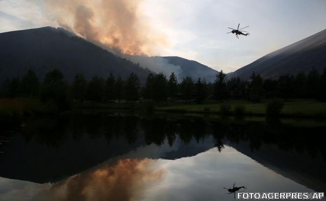 Incendiile de vegetaţie şi inundaţiile fac ravagii în Statele Unite
