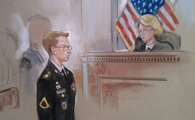 Decizie finală: Bradley Manning a fost CONDAMNAT la 35 de ani de închisoare