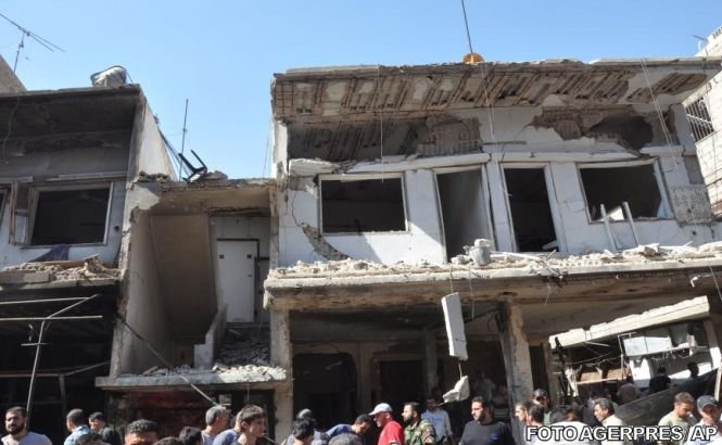 Zeci de victime în bombardamentele armatei siriene în regiunea Damasc. Opozanţii regimului susţin că a fost folosit gaz toxic