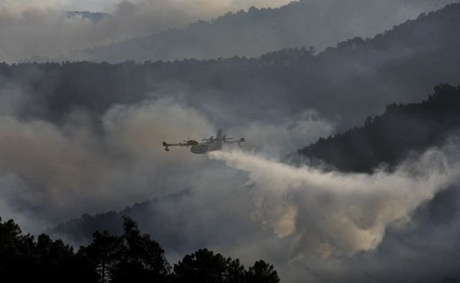 300 de persoane au fost evacuate din cauza unui puternic incendiu de vegetaţie la graniţa dintre Spania şi Portugalia