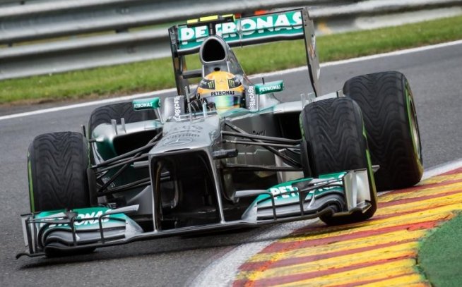 Lewis Hamilton, în pole position la MP al Belgiei