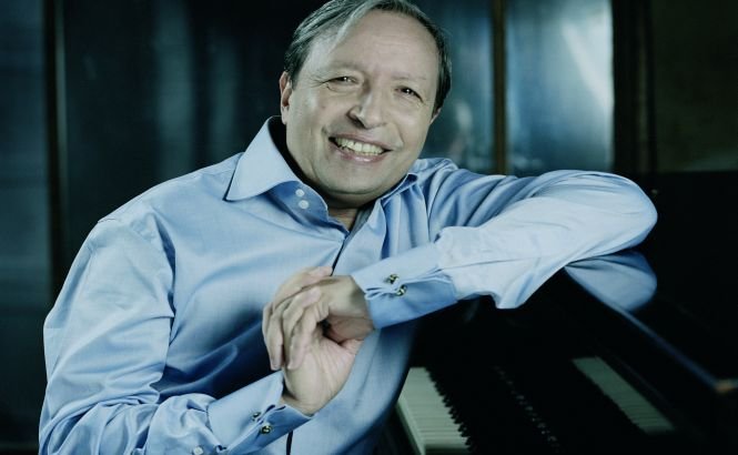 „Cânt cu dragoste!“: legendarul pianist Murray Perahia susține un recital extrordinar în cadrul Festivalului Enescu 