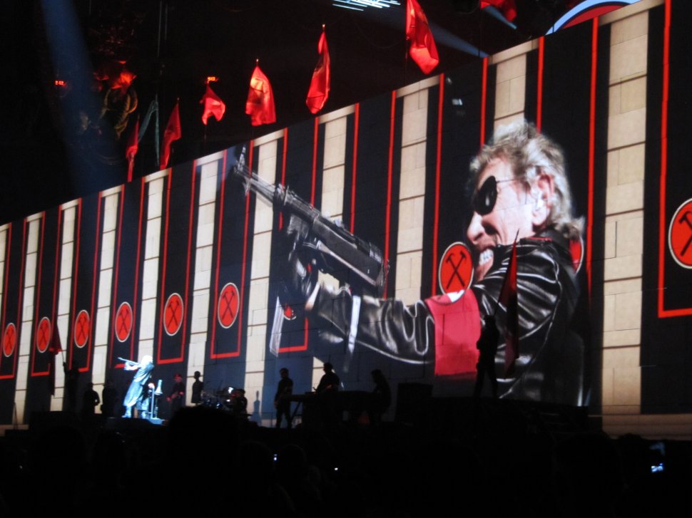 România a dărâmat ZIDUL, în Piaţa Constituţiei, alături de Roger Waters! Concert EXTRAORDINAR pe cea mai mare scenă construită vreodată