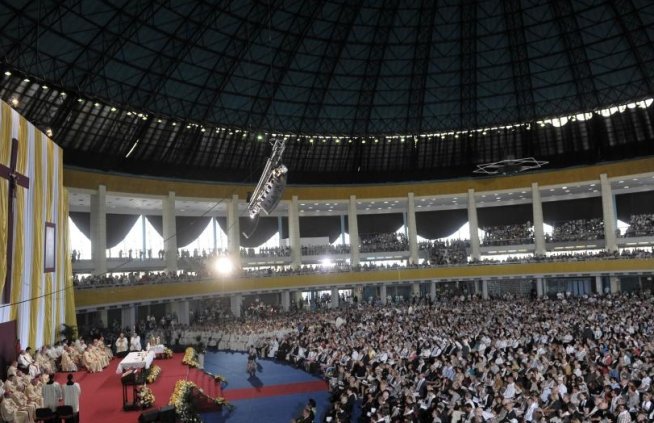 Peste 8.000 de oameni au participat la ceremonia de beatificare a monseniorului Vladimir Ghika