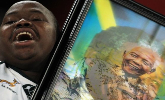 UPDATE. Administraţia Prezidenţială din Africa de Sud INFIRMĂ că Mandela ar fi fost externat din spital