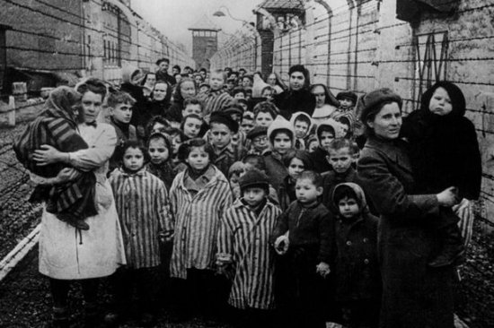 Justiţia germană va ancheta 30 de presupuşi gardieni de la lagărul de concentrare Auschwitz