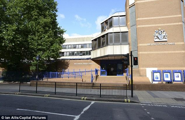 Vrea să fie bine păzit! Un rom din România şi-a instalat cortul lângă sediul unei secţii de Poliţie din Londra 223959