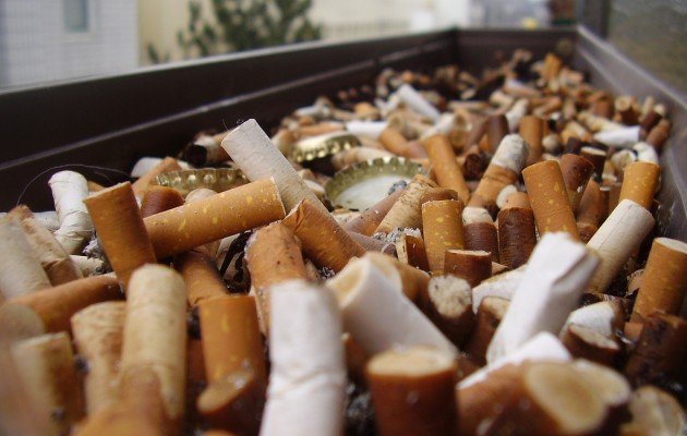 Viciul SECOLULUI dispare. Cum ar putea rămâne milioane de români FĂRĂ ţigări