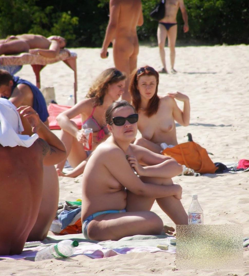 Asta este cea mai ascunsă bucată de plajă. Este total INTERZIS să faci asta aici. Cum arată turiştii care vin să se bronzeze 224226