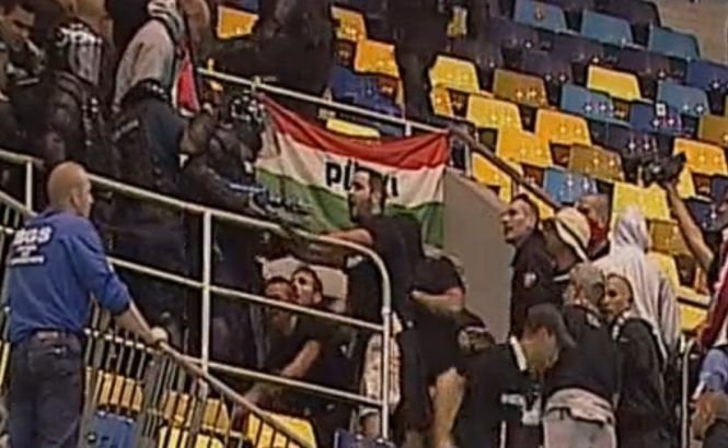 Bătaie între jandarmi şi suporterii maghiari la Arena Naţională. Fanii veniţi din Ungaria au produs incidente toată ziua