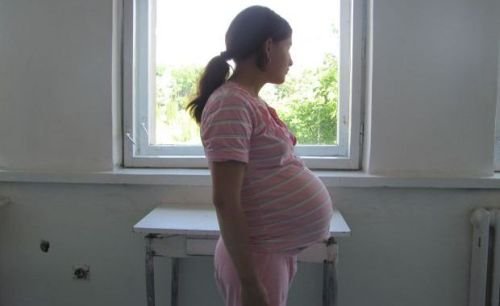 &quot;Toate testele de sarcină au ieşit negative&quot;. Nimeni nu şi-a dat seama că este însărcinată în 8 luni