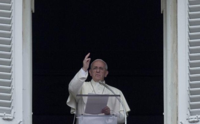 Papa Francisc denunţă războaiele comerciale pentru a vinde arme