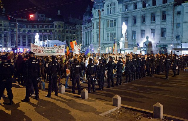 Românii, UNIŢI pentru AUR! 10.000 de oameni au protestat în Bucureşti faţă de proiectul de la Roşia Montană