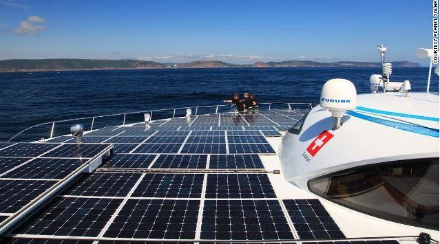 Seamănă cu o navă stelară. Imagini spectaculoase cu cea mai mare ambarcaţiune solară din lume 224793