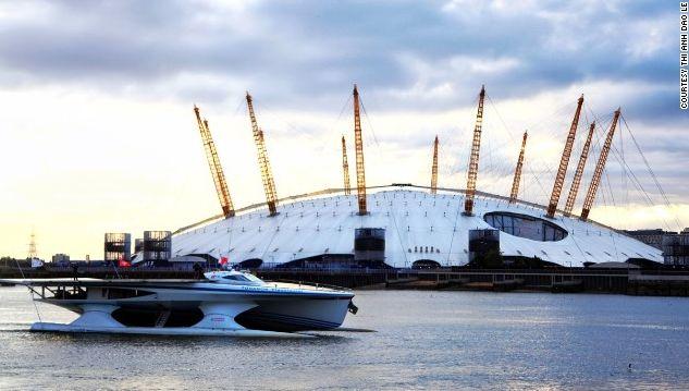 Seamănă cu o navă stelară. Imagini spectaculoase cu cea mai mare ambarcaţiune solară din lume 224794