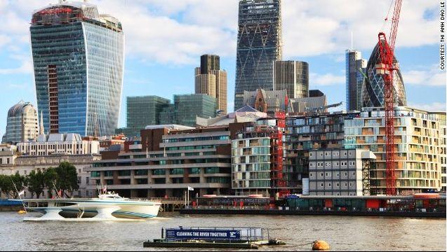 Seamănă cu o navă stelară. Imagini spectaculoase cu cea mai mare ambarcaţiune solară din lume 224795