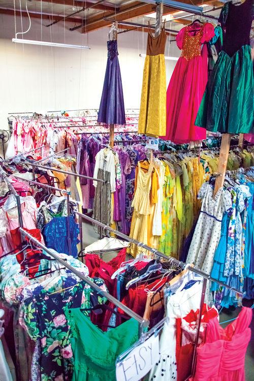 "Am vrut să poarte o rochie nouă de fiecare dată când ieşeam la dans". Un american i-a dăruit soţiei sale 55.000 de rochii  224868