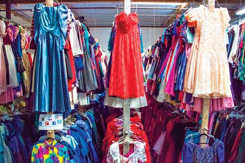 "Am vrut să poarte o rochie nouă de fiecare dată când ieşeam la dans". Un american i-a dăruit soţiei sale 55.000 de rochii  224869