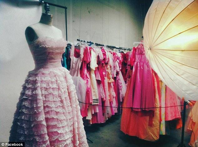 "Am vrut să poarte o rochie nouă de fiecare dată când ieşeam la dans". Un american i-a dăruit soţiei sale 55.000 de rochii  224871