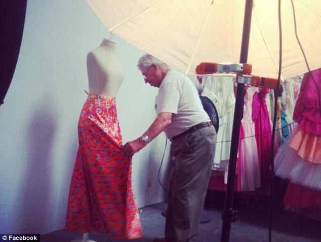 "Am vrut să poarte o rochie nouă de fiecare dată când ieşeam la dans". Un american i-a dăruit soţiei sale 55.000 de rochii  224873