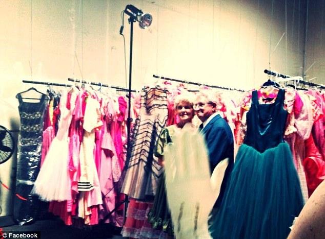 "Am vrut să poarte o rochie nouă de fiecare dată când ieşeam la dans". Un american i-a dăruit soţiei sale 55.000 de rochii  224875