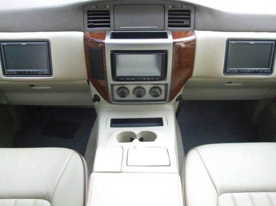 NIMENI nu înţelege această maşină. "A fost TUNATĂ de arabi" 224852