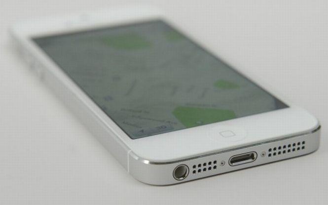 Oamenii au început să formeze cozi în faţa magazinelor Apple, în aşteptarea noului iPhone 5S  224993