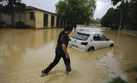 Militarii continuă misiunile în sprijinul populaţiei afectate de inundaţii. Vezi ultimul bilanţ al dezastrului din Galaţi