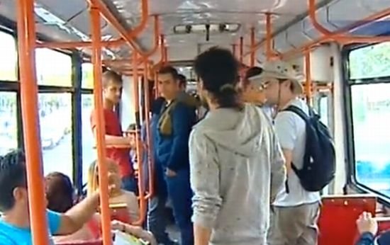 Opozanţii proiectului Roşia Montană au organizat un protest în tramvaiele din Bucureşti 