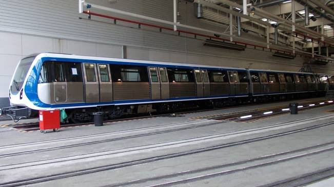 PRIMELE FOTOGRAFII cu noul metrou care va circula în Bucureşti