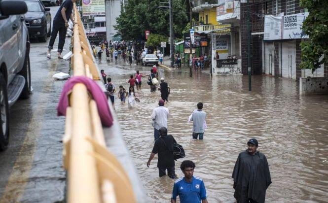 Inundaţii ISTORICE în Mexic. Un uragan şi o furtună tropicală au lovit simultan ţara 225954