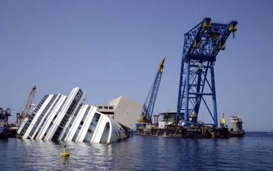 Nava Costa Concordia a fost repusă pe linia de plutire