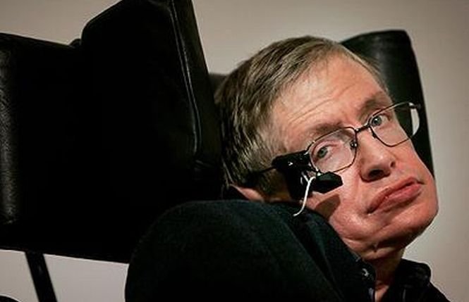 Stephen Hawking: “Cei care au o boală într-un stadiu terminal ar trebui să aibă dreptul de a alege să îşi pună capăt vieţii”