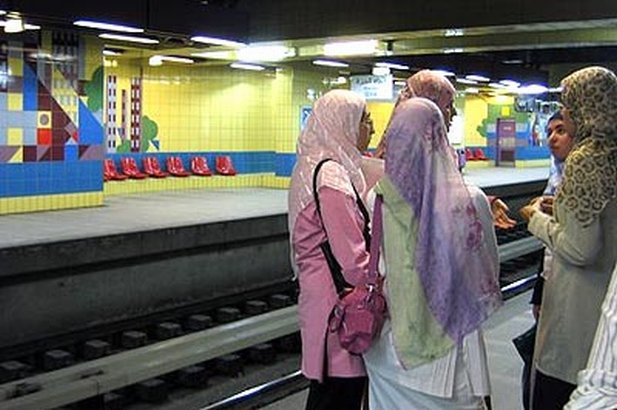 Circulaţia metroului din Cairo a fost suspendată. Două bombe au fost găsite pe şine