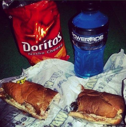 Îţi provoacă greaţă când te uiţi la ea. Iată ce primesc elevii americani în şcoli 226307