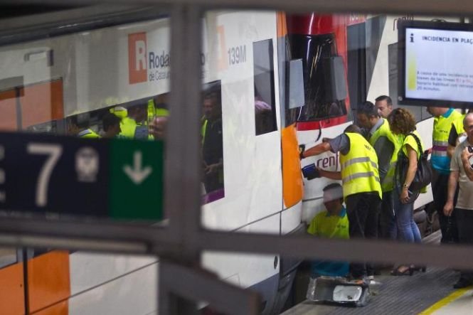 Accident feroviar în gara din Barcelona. 22 de persoane au fost rănite