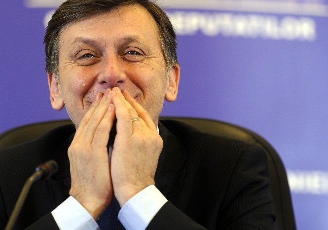 Crin Antonescu: Am primit deja un mesaj de la Traian Băsescu şi trandafiri