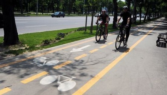 Cu o zi înainte de marşul bicicliştilor, Oprescu anunţă schimbări: Vom avea piste atât pe carosabil, cât şi pe trotuare