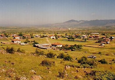 Ţăranii unui sat din România ar putea deveni SCLAVI. Justiţia românia a dat o nouă LOVITURĂ