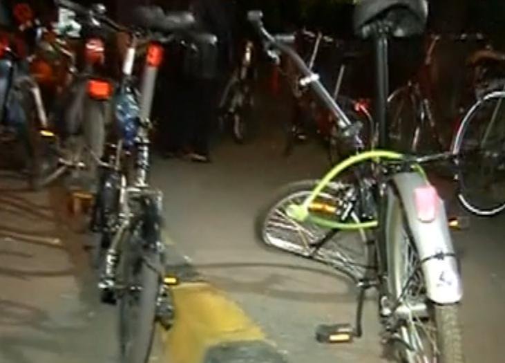 Cinci persoane care au participat la marşul bicicliştilor au fost loviţi de o maşină şi au ajuns la spital