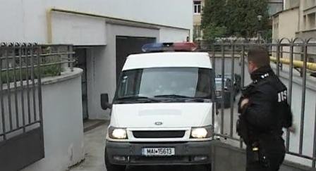 Preotul închisorii din Bacău, acuzat că le dădea deţinuţilor telefoane mobile, arestat pentru 29 de zile