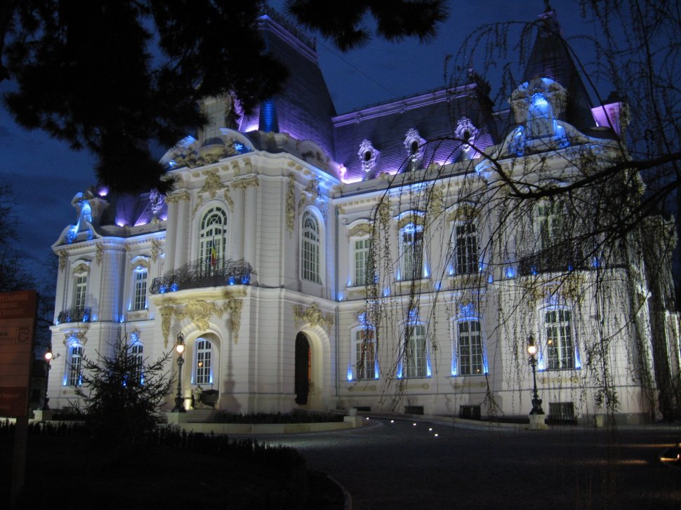 (P) Palatul Jean Mihail, actualul Muzeu de Artă din Craiova, restaurat prin Regio